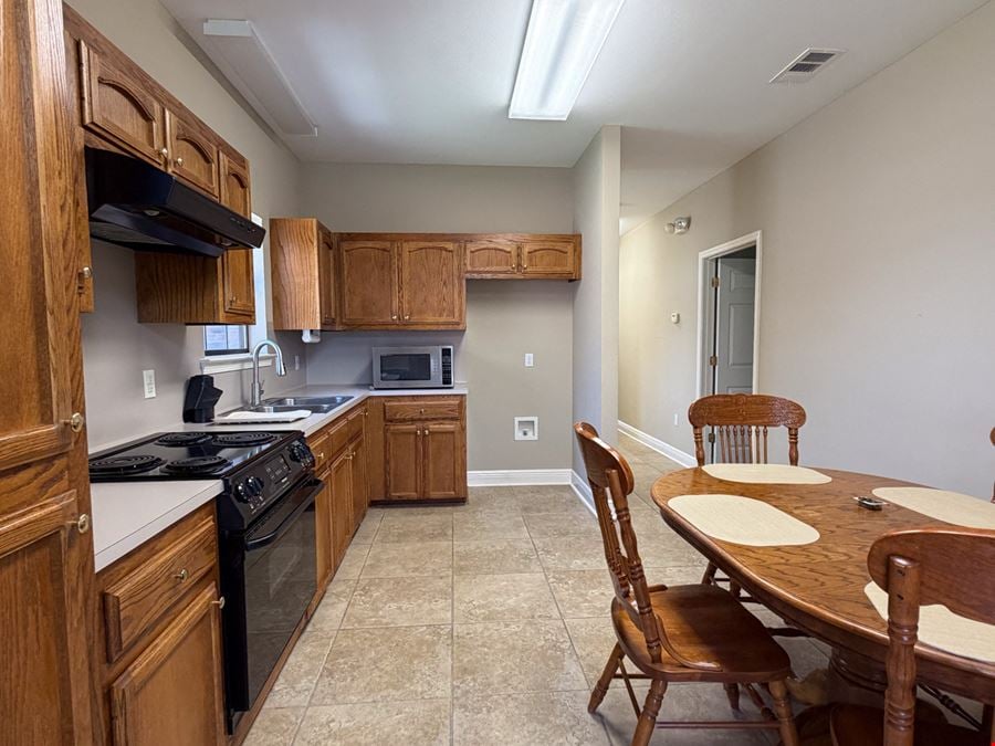 Move-In Ready Garden Office Off S Sherwood Forest Blvd