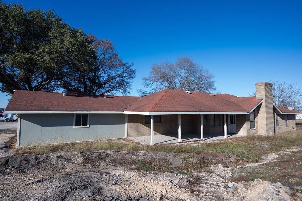 7765 FM 482 - Office