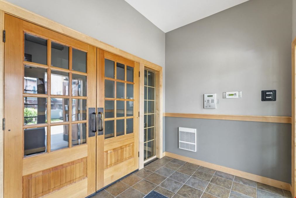 Luxury River View Living at Eagles Landing