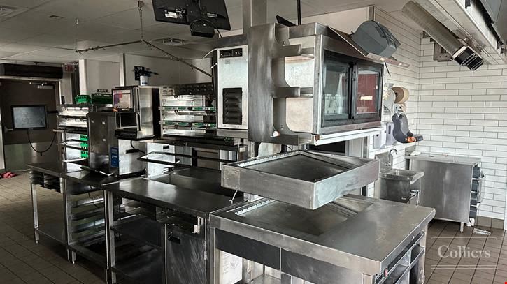 ±2,360 SF Fully Equipped Vacant Restaurant with Double Drive Thru in Clinton, SC
