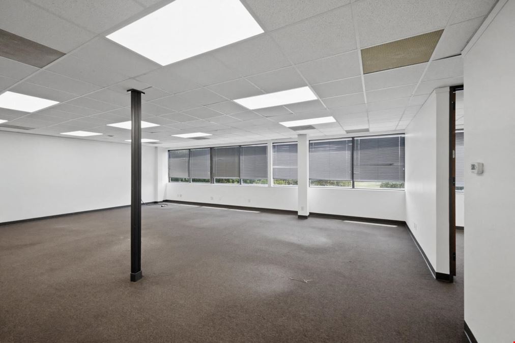 2550 S I-35 Frontage Rd