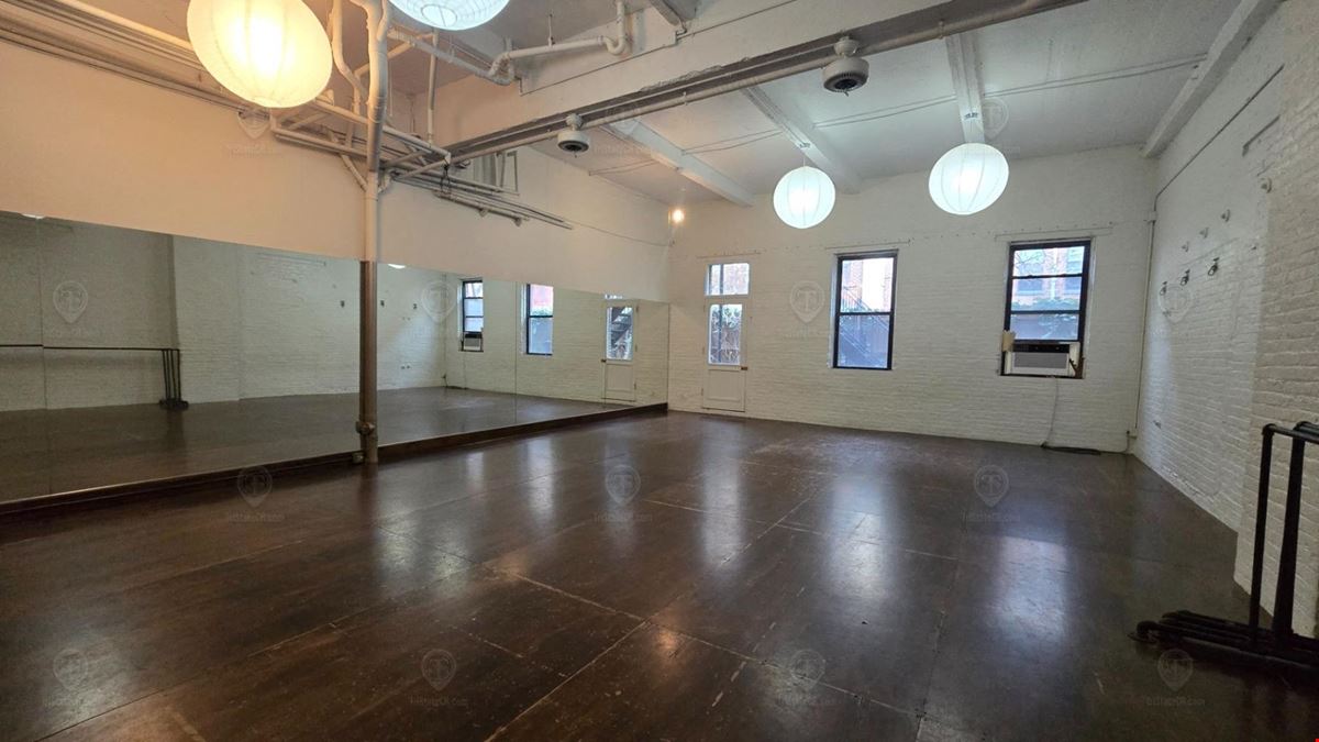 Up to 2,129 SF | 603 Bergen St | Multiple Office Spaces