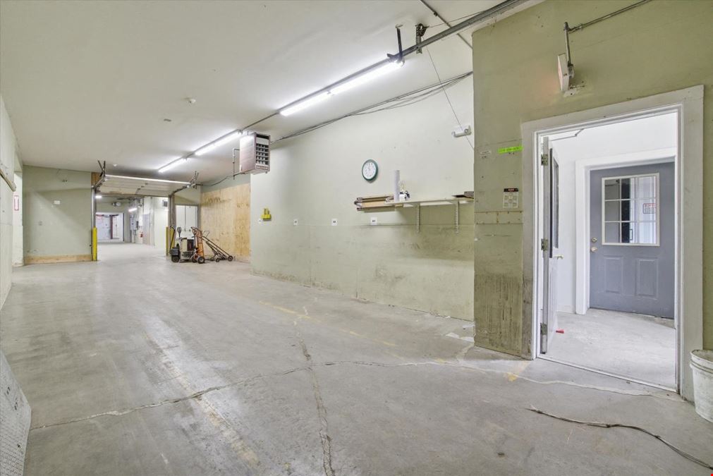 ±24,568 SF Industrial/Flex Building Near MA Border