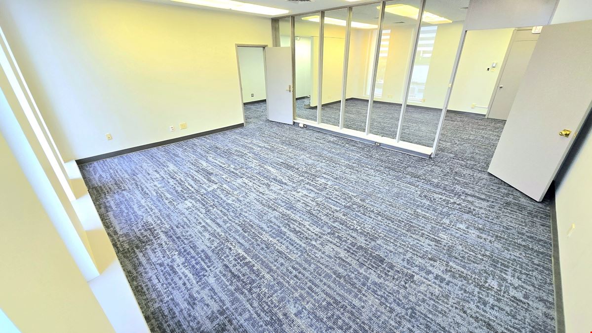 Manatee Ave and Main Street Office Suite!