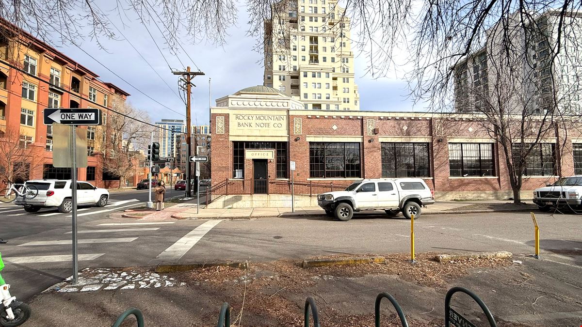 1062 & 1058 Delaware Street