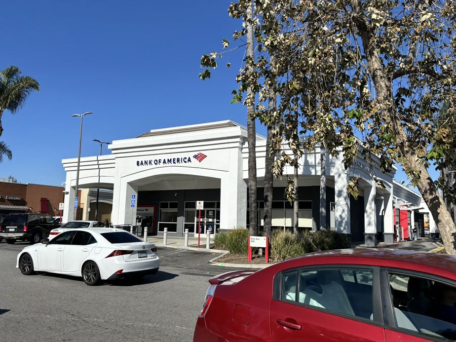 Chipotle + IHOP | Candlewood Shops @ Lakewood Center | NNN Credit