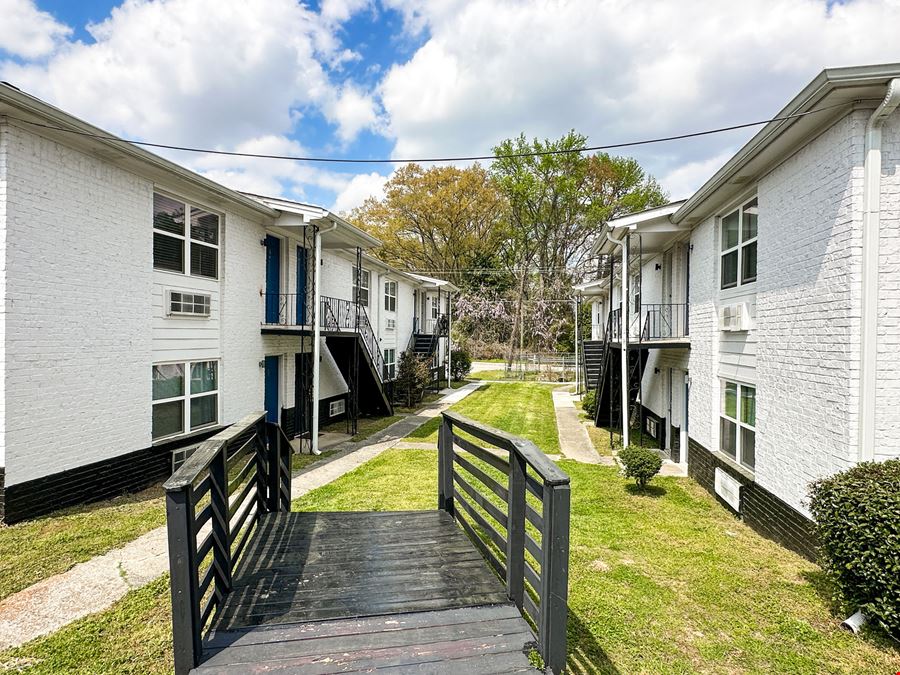 Recently Renovated Azul Door Apartment Complex | 8 Buildings