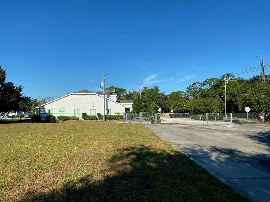 Stand-Alone Building with Fenced Yard