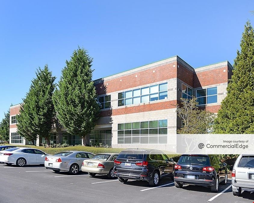 Cornell Oaks Corporate Center - The Commons