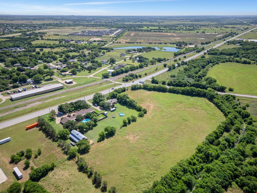 300 & 304 E Hwy 171