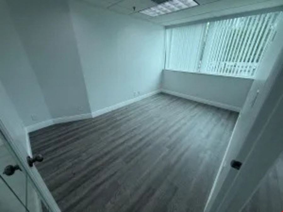 1743 SF Suite 203E PROFESSIONAL & MEDICAL OFFICE SPACE FOR LEASE