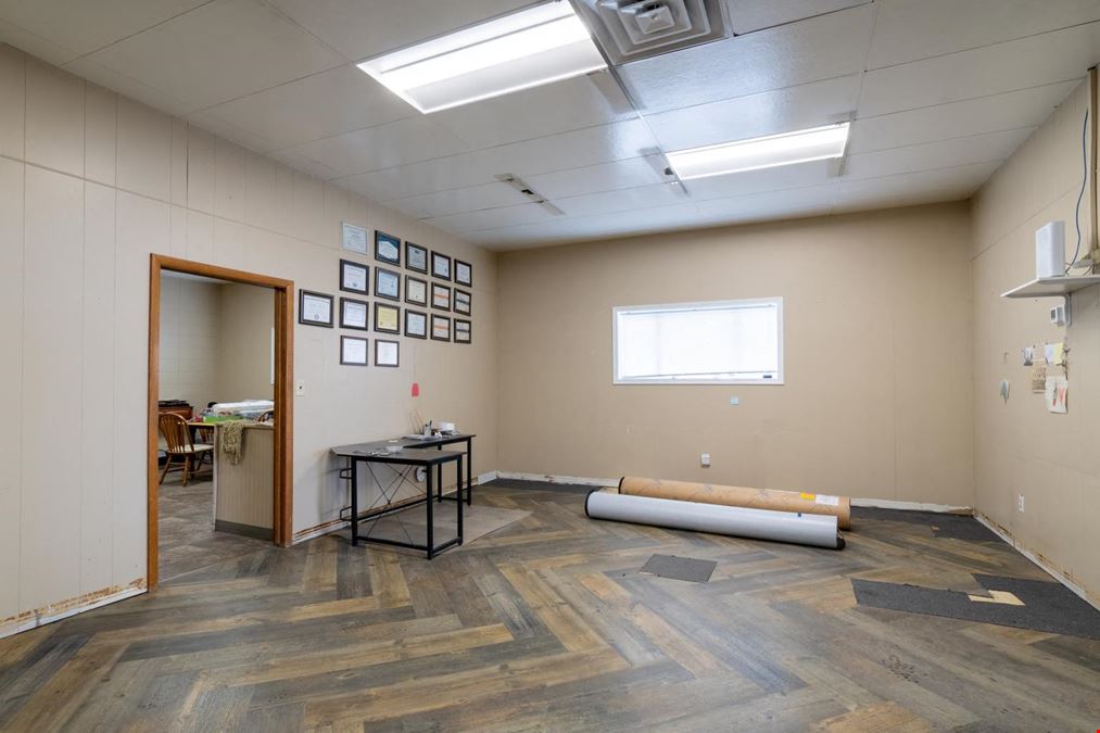 I-94 Visible Flex Space With Overhead Door
