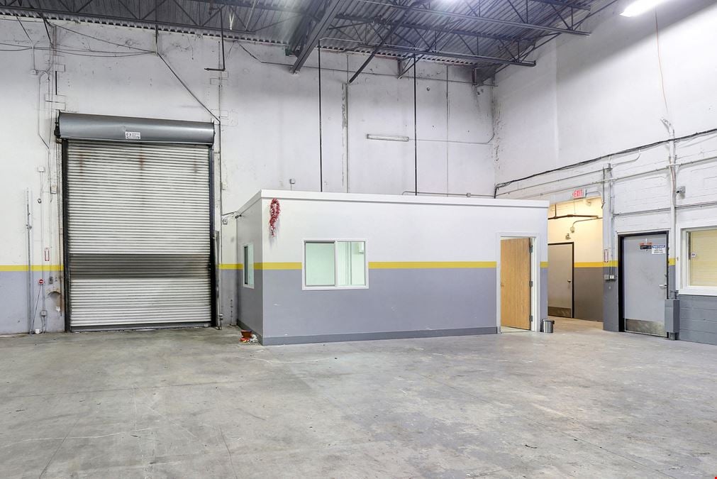 Powerline Commerce Center