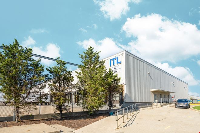 Preview of Industrial space for Rent at 5100 W 70th Pl