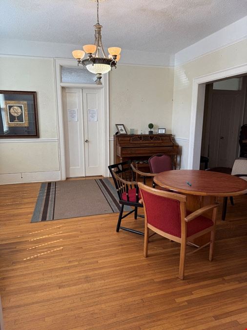 1114 W Main St