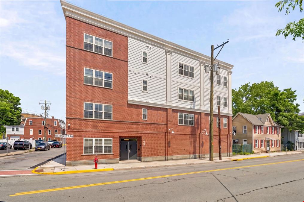 122 Greenwich Ave