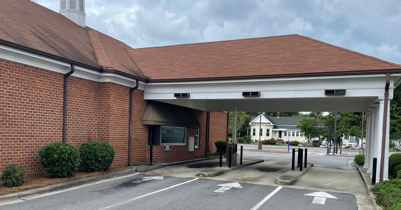 Former Truist Bank | 3-Lane Drive Thru | 4,109 SF