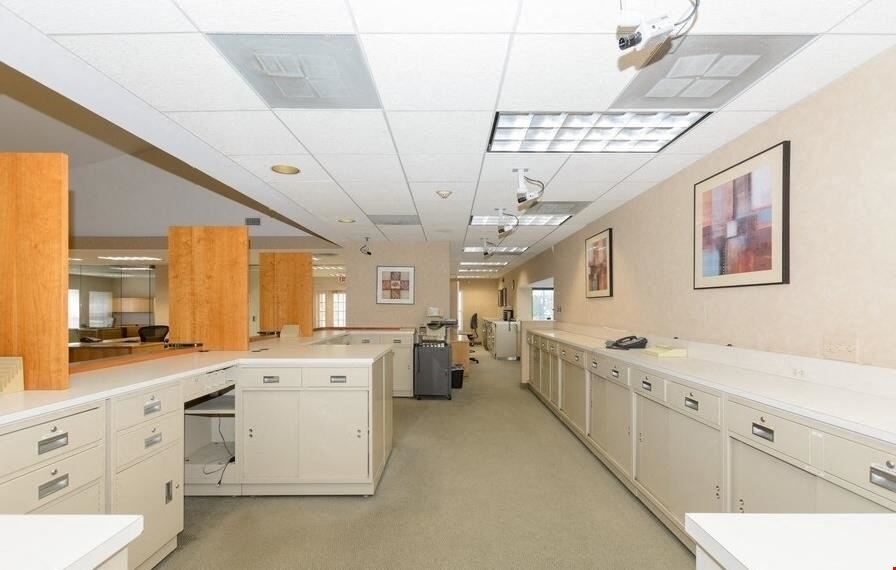 275 S Roselle Rd