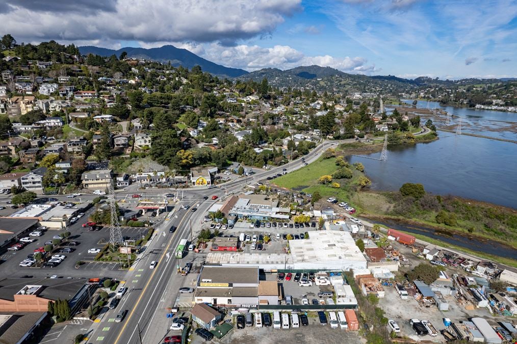 242 Shoreline Hwy