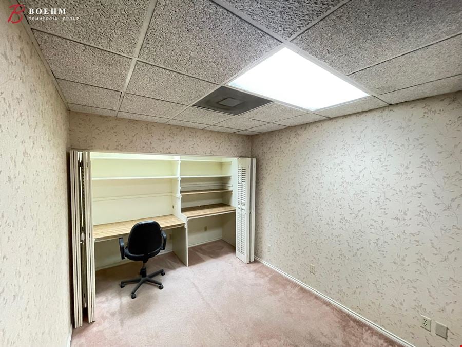 Cully Plaza Executive Office Suites