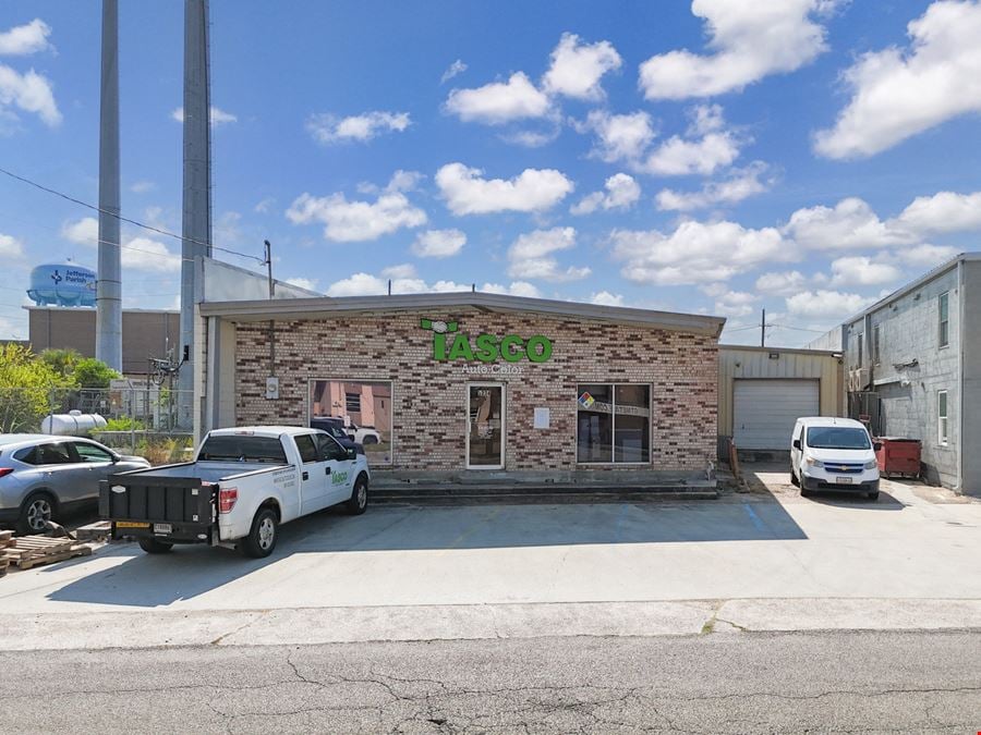 ±3,719 SF Retail / Warehouse Near Veterans Memorial Blvd