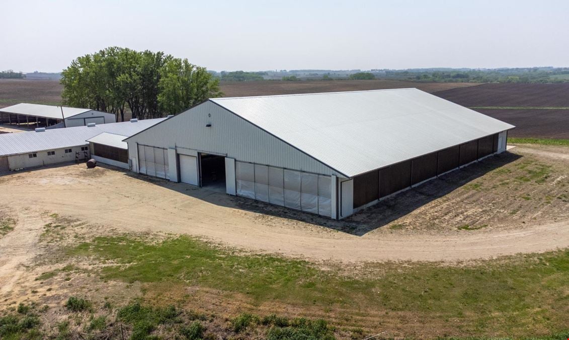 56841 270th Ave  - Commercial Storage Pole Barn For Lease