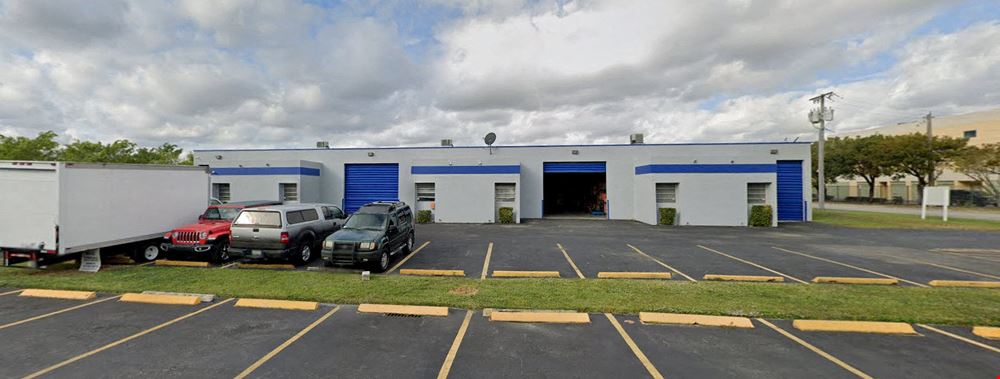 Kendall-Tamiami Warehouses Near Miami Executive Airport
