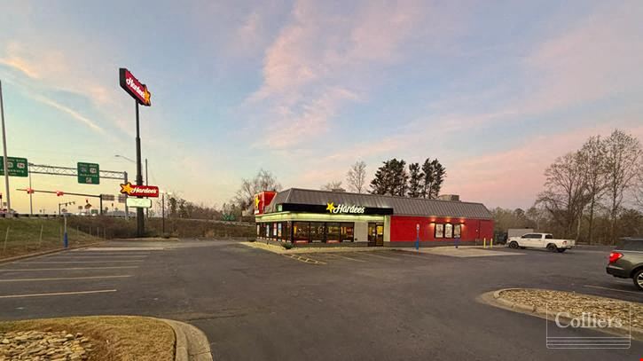 ±3,168-SF Move-In-Ready Restaurant for Sale Directly Off I-26 in Hendersonville, NC