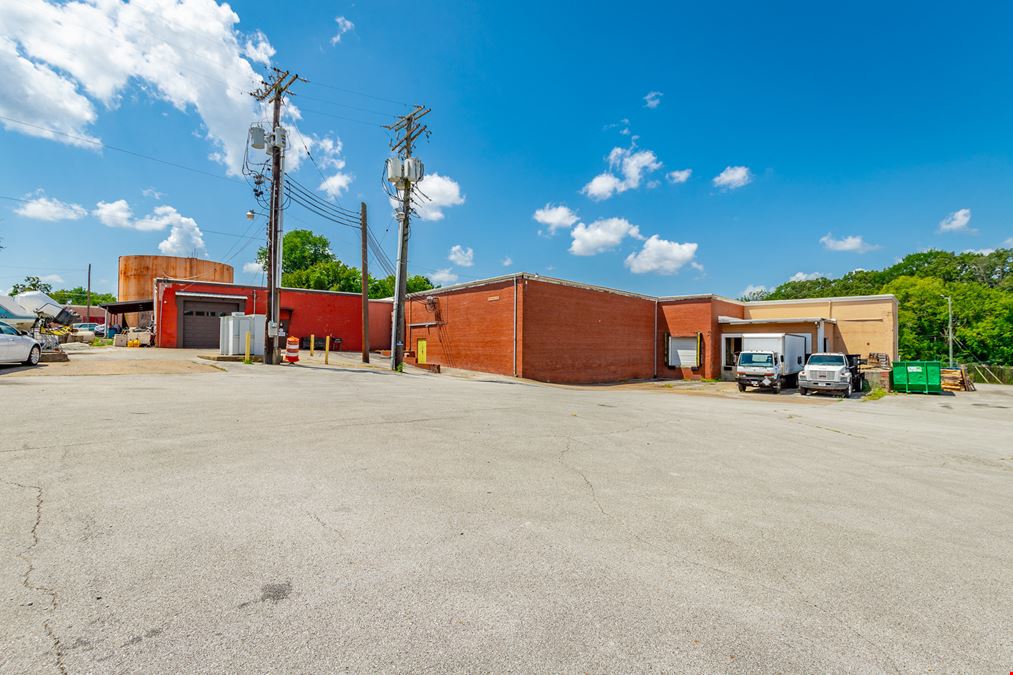 1905 N Chamberlain Industrial ±29,862 SF
