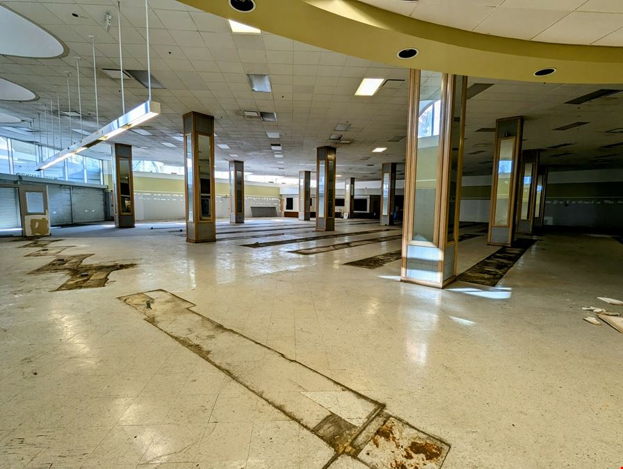 The Atrium at Market Center Retail