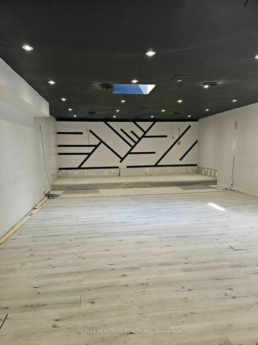 70 Simcoe St N