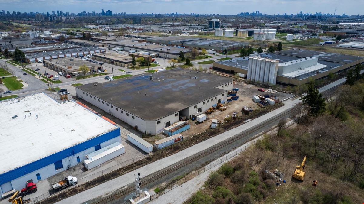 400 Flint Rd, North York, Ontario M3J 2J4