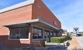 Retail/Showroom Available For Owner/User in Strong Retail Corridor
