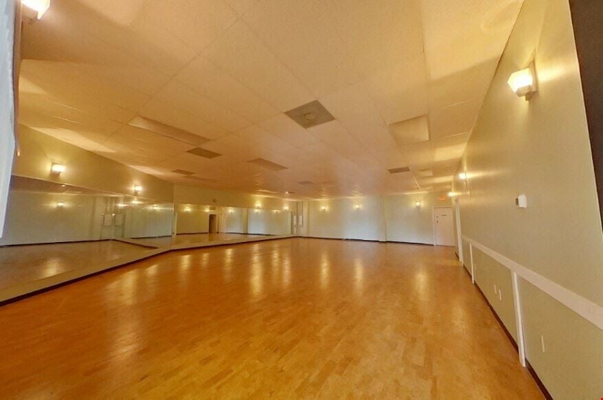 2221 S. Ferdon Blvd