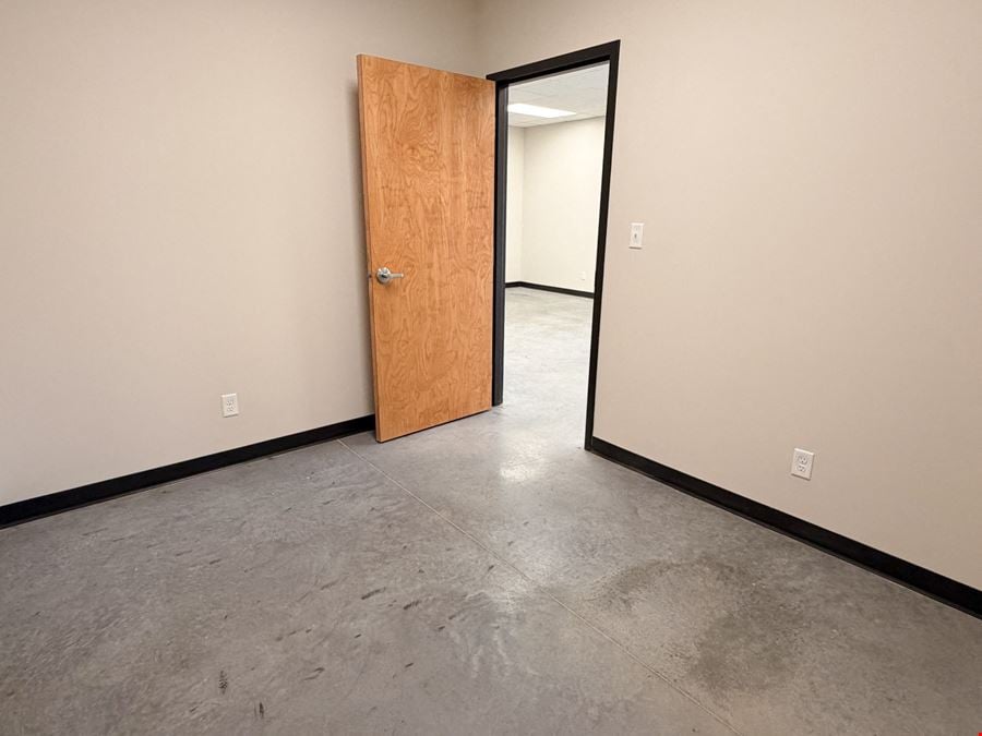 FOR LEASE: 5,850 SF Office/Warehouse