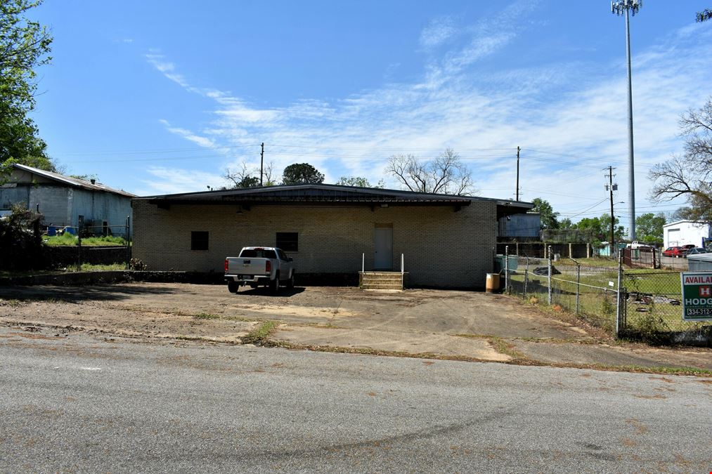 859 Clayton St. - 8,121 SF Warehouse & 1,800 SF Office 1/2 mile to Exit 172, I-65