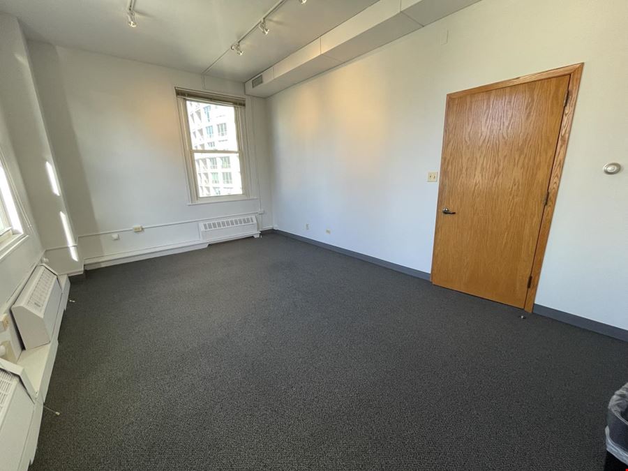 111 N Wabash Ave - Garland Building - Office