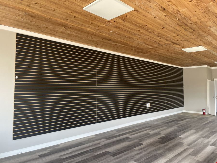 4113 Barrancas Ave | High-Visibility