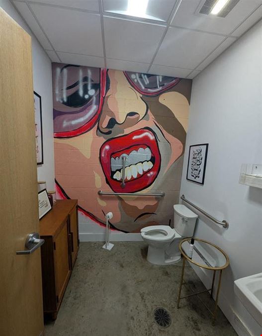 6035 N Knoxville Ave - Suites 103  & 105