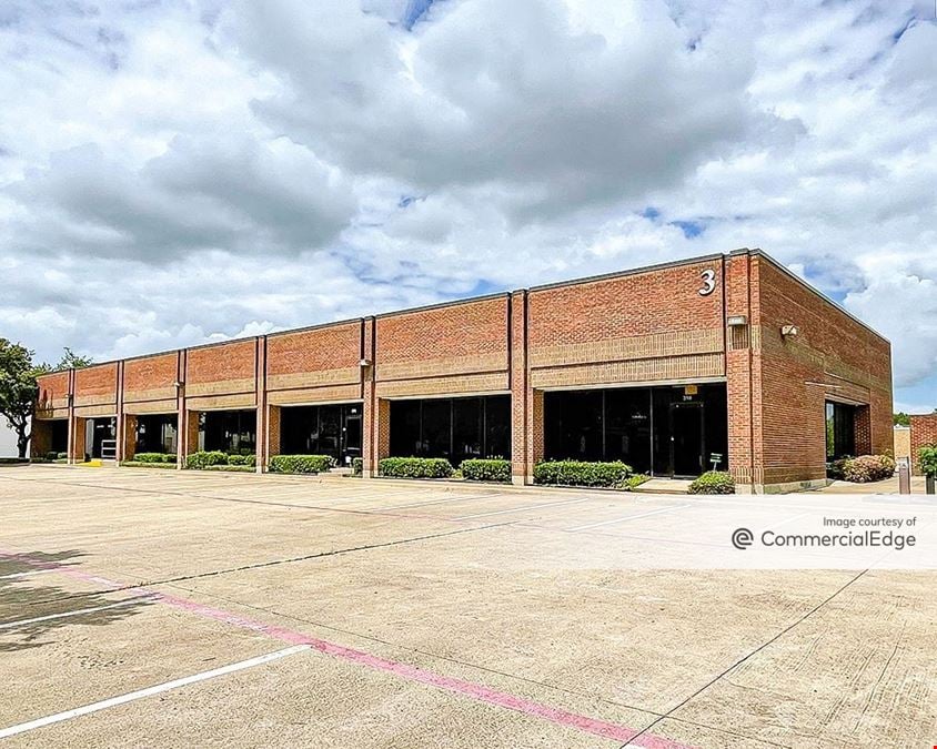 1611 North Interstate 35 East