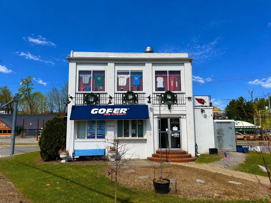 551 E Putnam Ave