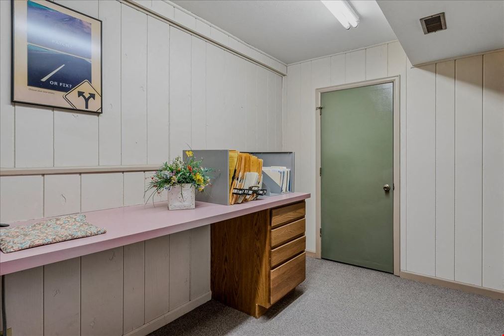 Multi-Tenant Office Building w Ample Parking