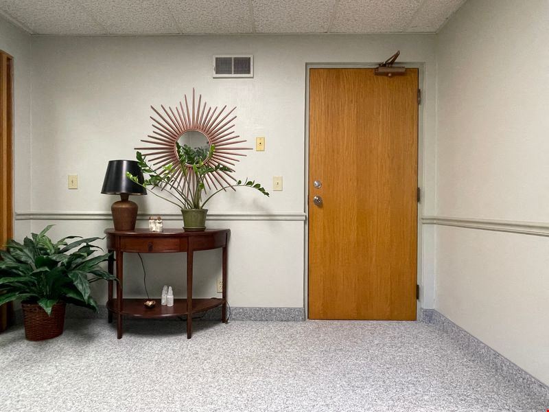5113 N Executive Dr Suite 103
