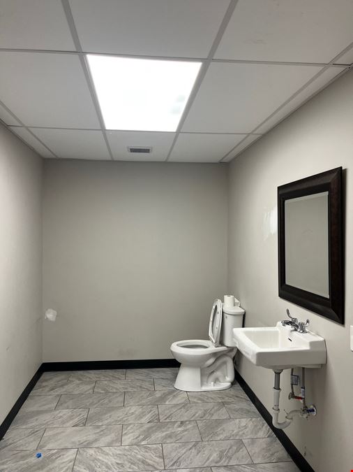 Main St Flex/Special Purpose Unit FOR RENT