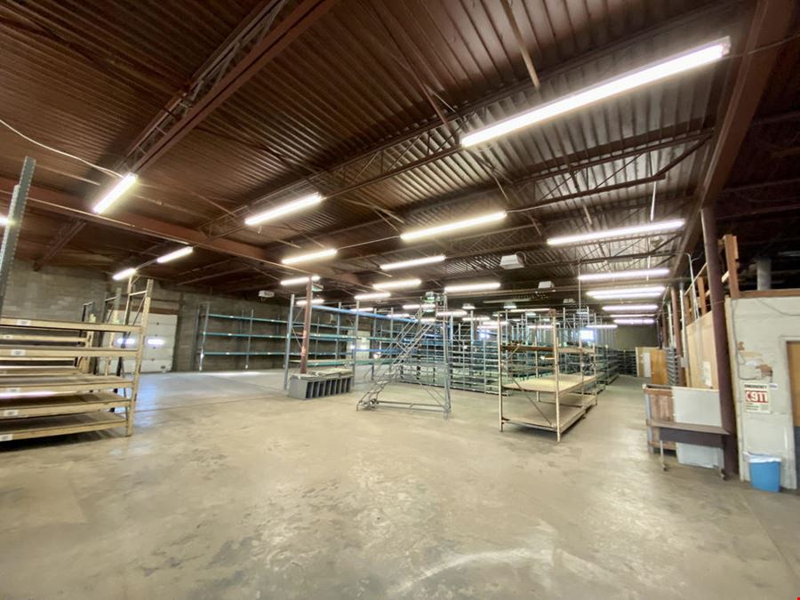 1010 NE 3rd: Dock High Warehouse With Office