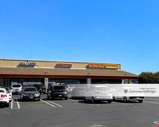 Preview of Retail space for Rent at 711 West Shaw Avenue