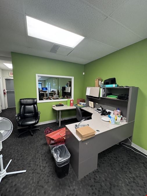 Gladstone Village Center (Retail Suite)