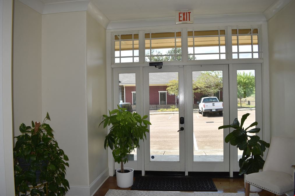 Upscale Ridgeland Office Suite