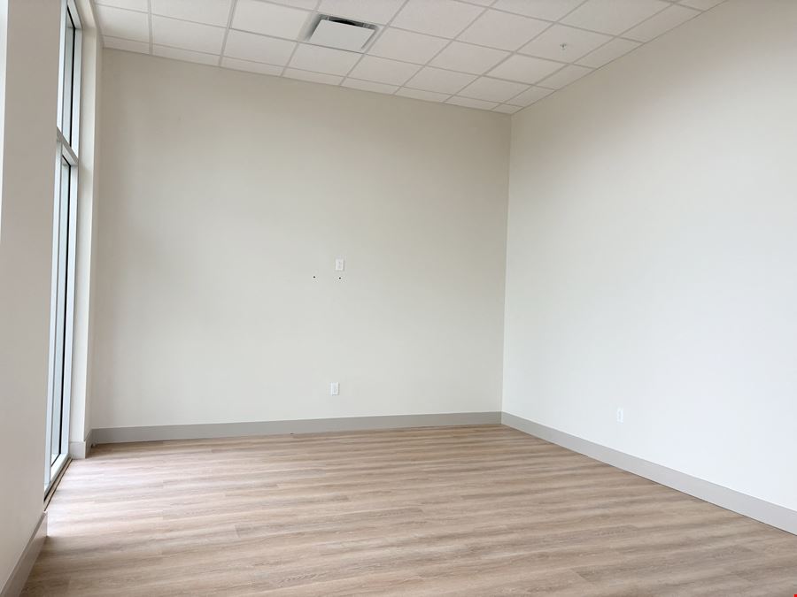 Prime Retail Space In Fruitville Commons