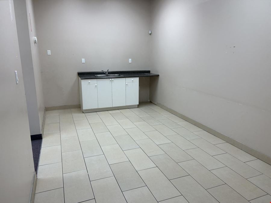 25 Lesmill Rd, North York, ON M3B 2T3